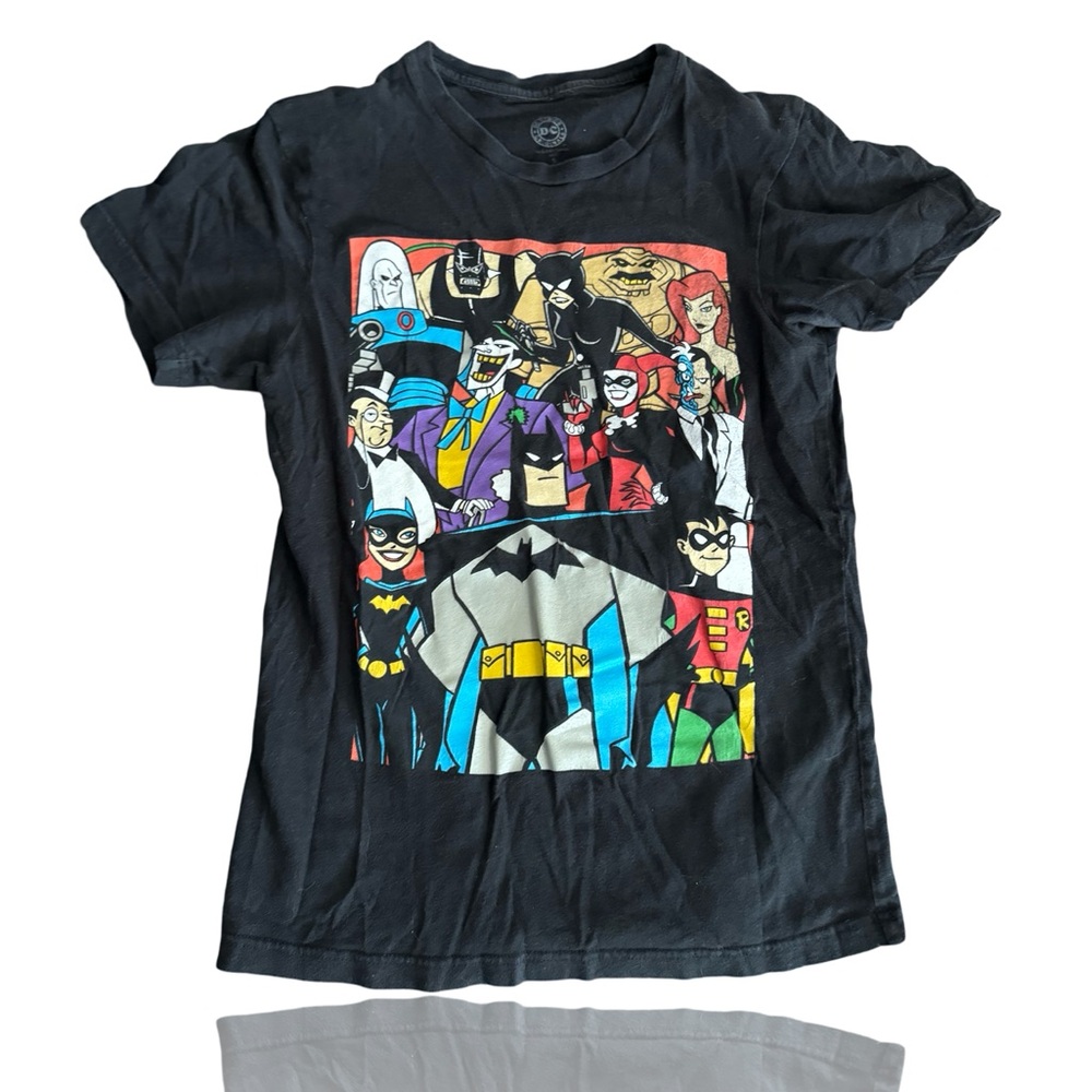 DC Comics presents the Animated Batman T-Shirt: Unisex Small: Gotham: The Joker